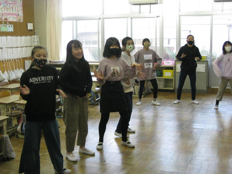 リズムに合わせてダンス！！